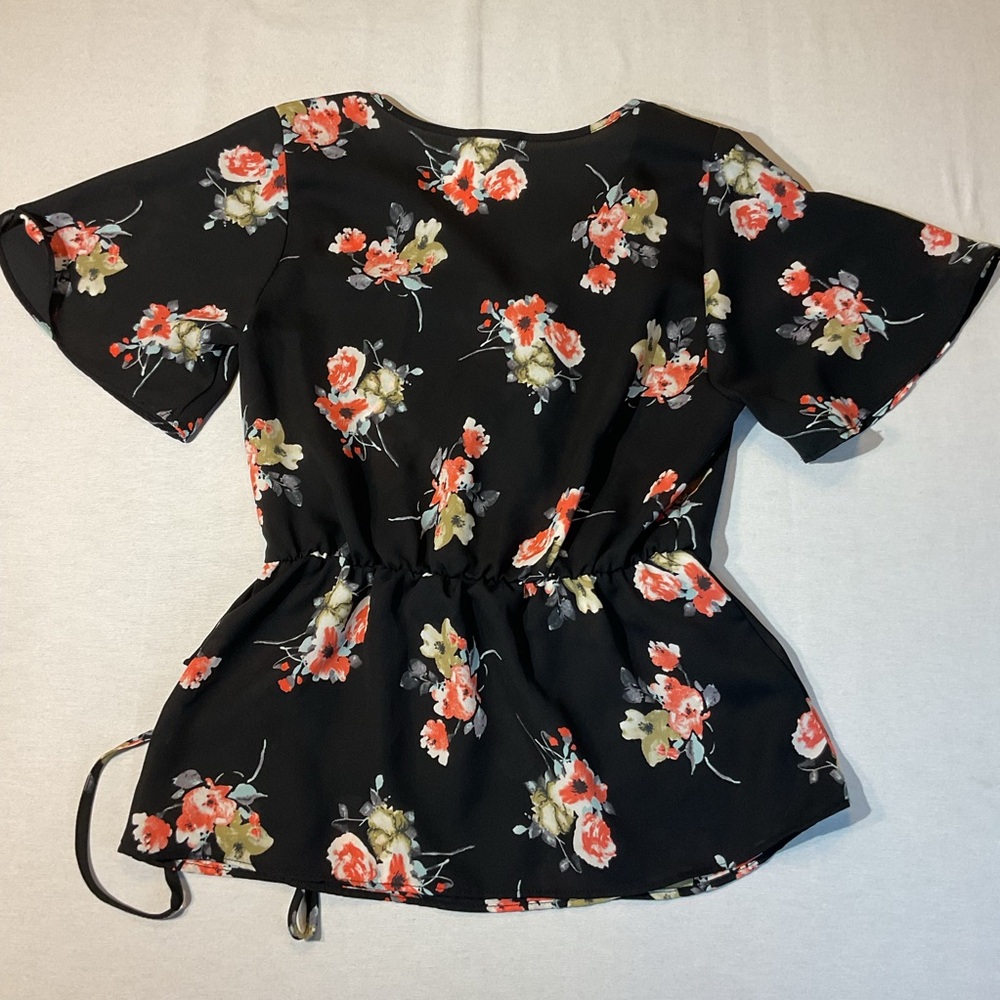 Sienna Sky Black w/Pink floral Design Blouse, Size S, Side Tie, V-Neck Party - Picture 6 of 6